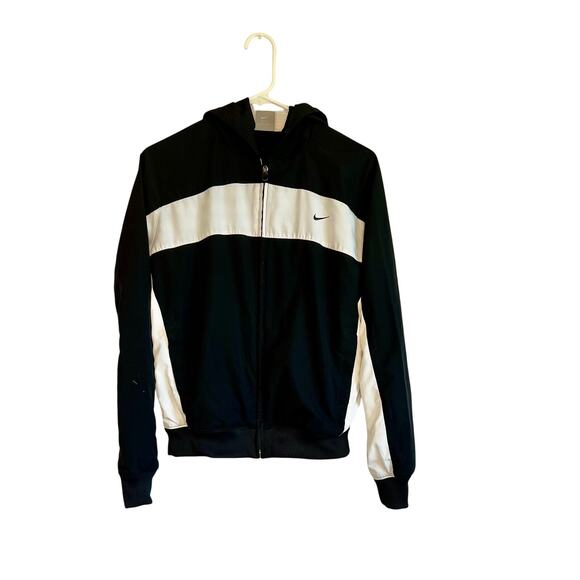 Nike Jackets & Blazers - Nike black/white women’s hooded windbreaker Size medium (8-10)